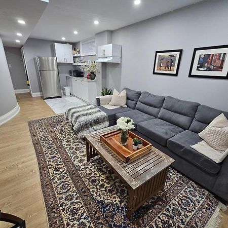 Basement Apartment In Luxury Beach House Торонто Экстерьер фото