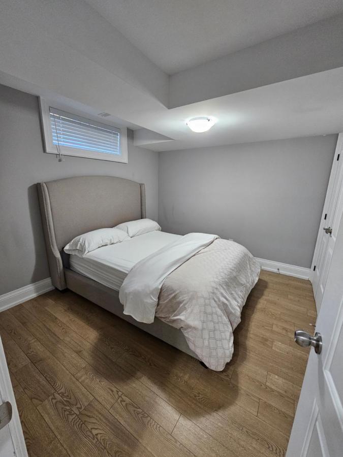 Basement Apartment In Luxury Beach House Торонто Экстерьер фото