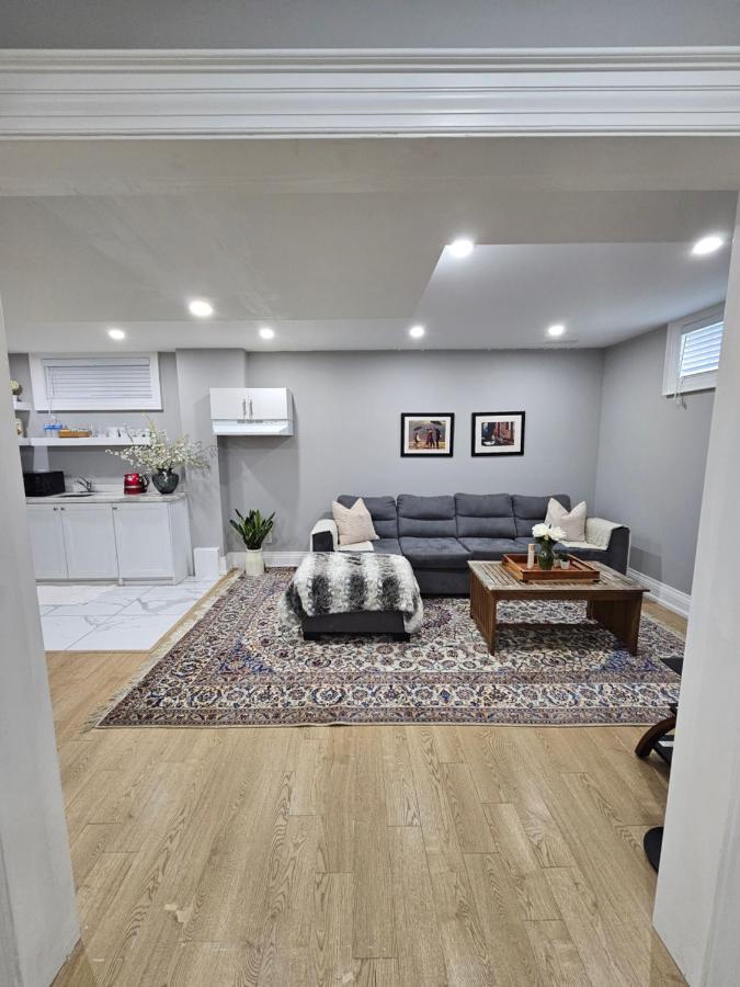 Basement Apartment In Luxury Beach House Торонто Экстерьер фото