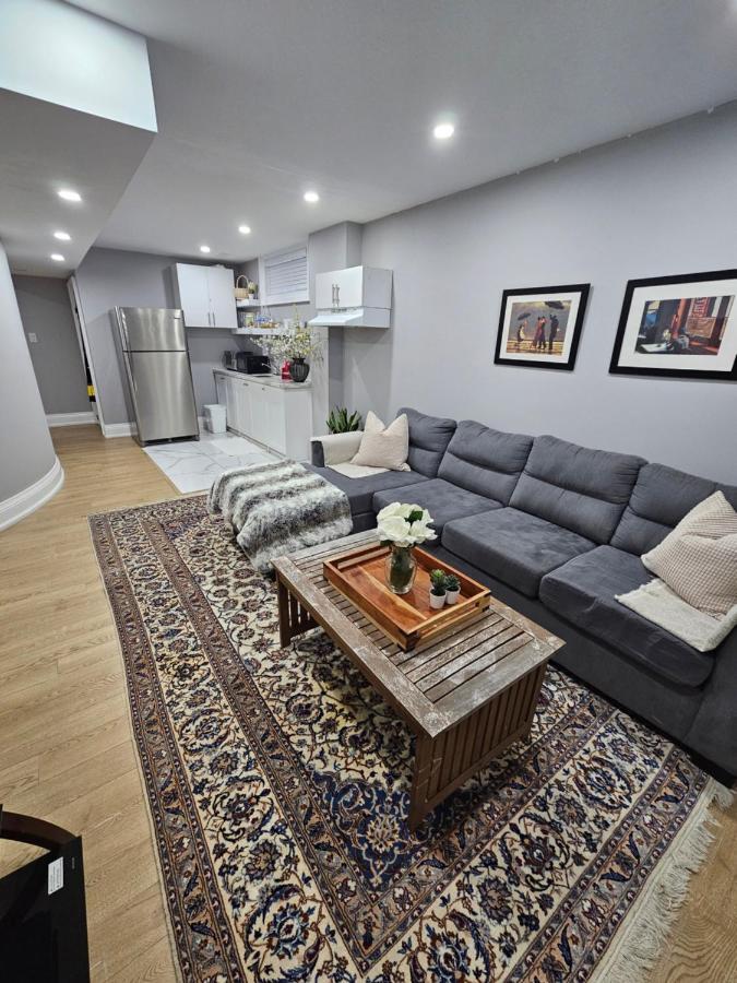 Basement Apartment In Luxury Beach House Торонто Экстерьер фото